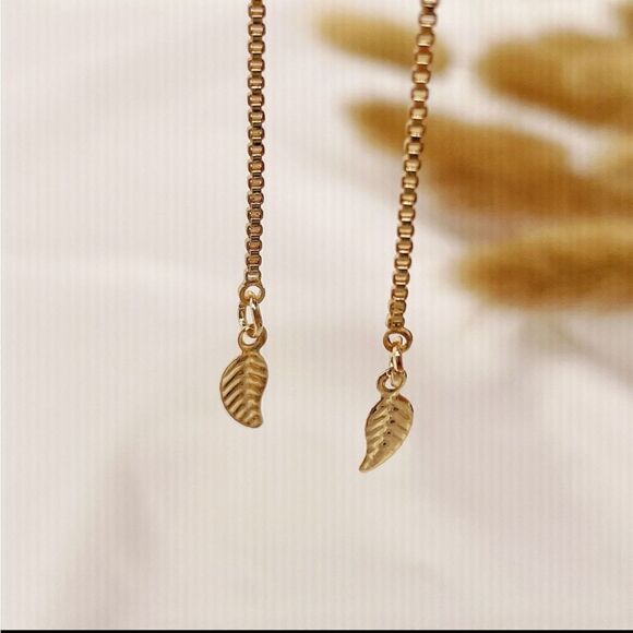 NEW GOLDEN LEAF THREADER CHAIN DANGLE EARRINGS - Picture 4 of 11